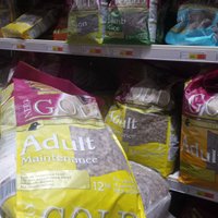 'Depo' veikalā pārdod vecu un tārpainu barību suņiem; PVD uzsāk izmeklēšanu