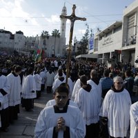 Foto: Desmitiem tūkstoši kristiešu svin Ziemassvētkus Jeruzalemē