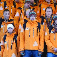 Latvijas olimpiskā komanda Soču Olimpiādes atklāšanas ceremonijā iesoļos dzeltenajos tērpos