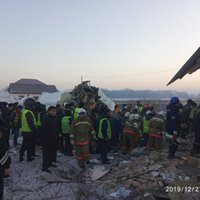Kazahstānas izmeklētāji izskata vairākas 'Bek Air' lidmašīnas katastrofas versijas