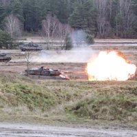 'Mēs ienaidniekam parādīsim!' Ukraiņu tankisti beidz mācības Vācijā un dodas uz fronti