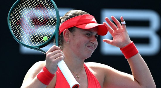 Ostapenko "Australian Open" pirmajā kārtā zaudē ranga 294. raketei