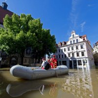 Eiropas centrālajā daļā turpinās plūdi; ūdens līmenis draud sasniegt rekordu