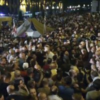 Foto: Protestētāji Tbilisi satricina Gruzijas parlamenta ēku