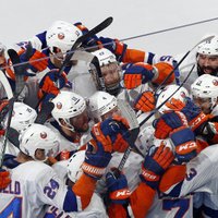 'Islanders' otrajā papildlaikā saglabā vietu NHL izslēgšanas spēlēs