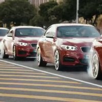 Video: Holivuda uzfilmē iespaidīgu BMW drifta tandēmu