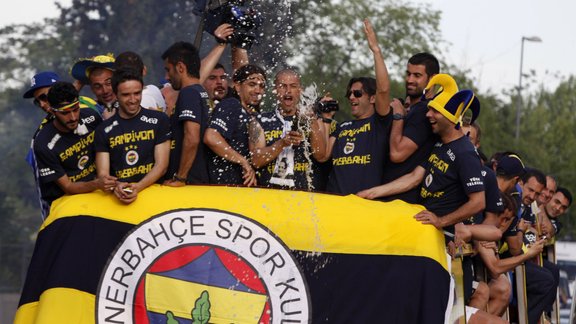 Turcijas čempioni 'Fenerbahce' diskvalificēti no UEFA Čempionu līgas Turcijas čempioni 'Fenerbahce' diskvalificēti no UEFA Čempionu līgas