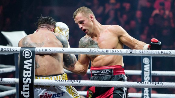 Bokss, Mairis Briedis un Oleksandrs Usiks - 107