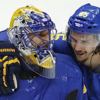 Pasaules čempioni Zviedrijas hokejisti Soču ieskaņā apspēlē Čehiju