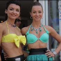 ФОТО: Участницы Mrs.Top of the World устроили показ бикини на улице Йомас