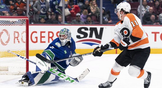 Šilovs savā otrajā NHL mačā atvaira 35 metienus un sekmē 'Canucks' uzvaru