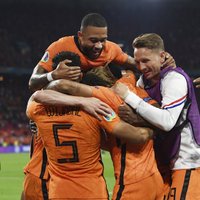 Nīderlandei ātri vārti dod vajadzīgo pārsvaru pār Austrijas futbolistiem