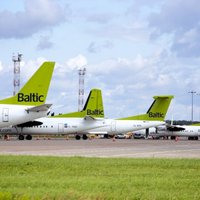 airBaltic уволила попавшихся на алкоголе членов экипажа