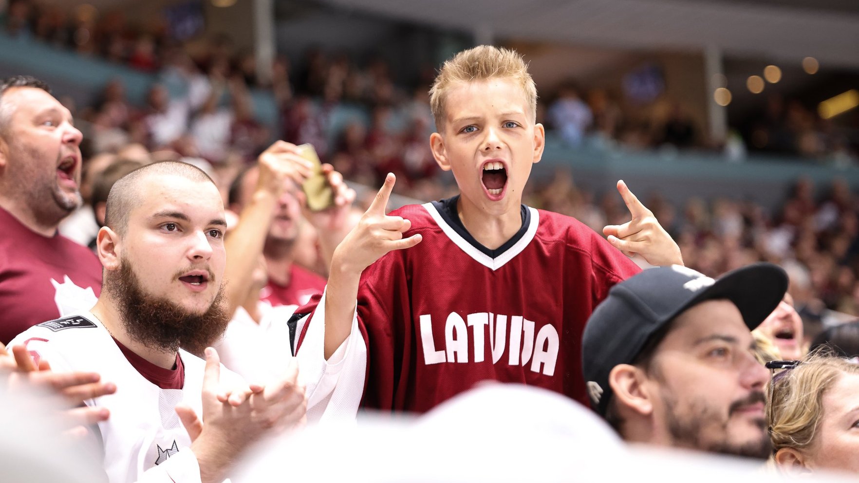 Foto: Latvijas izlase brauks uz olimpiskajām spēlēm, fani līksmo – atpazīsti sevi kadros no "Arēna Rīga"