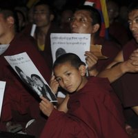 Армия Китая взяла в осаду тибетский монастырь