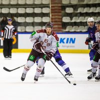 Latvijas hokejisti pārbaudes spēļu ciklu sāk ar uzvaru 'bullīšos'