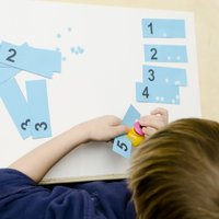Kā bērnam saprotamā veidā iemācīt matemātiku un ģeometriju; īsumā par 'Numicon' metodi