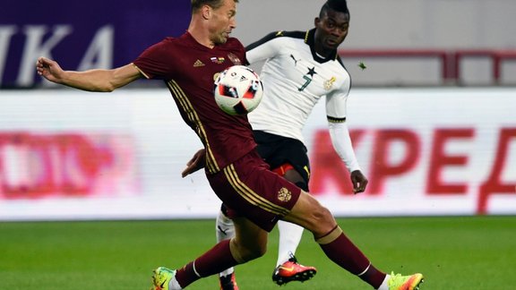 Russia Vasiliy Berezutskiy Ghana s Christian Atsu 