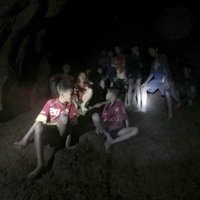 Застрявших в тайской пещере детей научили погружаться