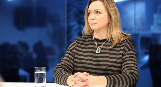 AS bija valdībā, bet trauksmi necēla – politoloģe par Kariņa lidojumu skandālu