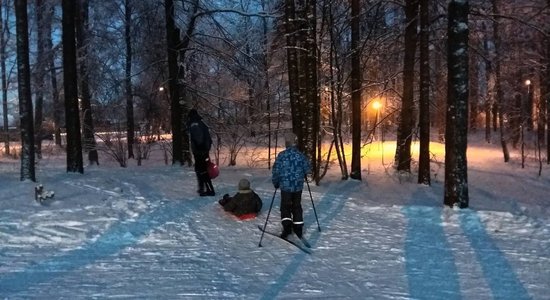 Preiļos pieejama bezmaksas slēpju noma un slēpošanas trase pils parkā