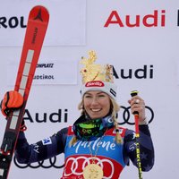 Šifrina kļūst par visu laiku titulētāko kalnu slēpotāju sieviešu konkurencē