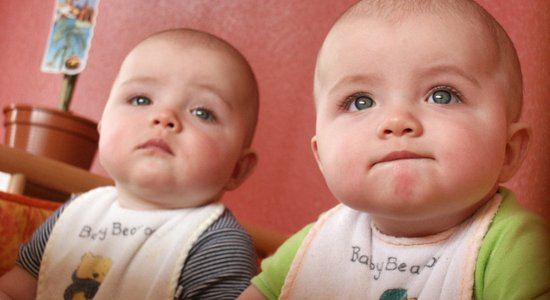 Jauno vecāku ērtībām - līdz ar bērna dzimšanas reģistrāciju vienlaikus varēs arī deklarēt bērna dzīvesvietu