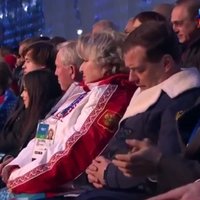 Video: Medvedevs aizmidzis olimpiādes atklāšanas laikā