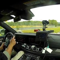 Video: 'Mercedes' kļuvis par visātrāko universāli Nirburgringas trasē