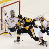 'Penguins' hokejisti trešā perioda sākumā 'uzliesmo' un izcīna otro uzvaru Stenlija kausa finālā