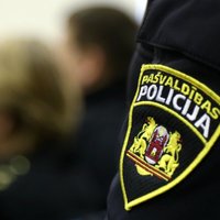 Policisti hostelī Rīgā pieķer nelegāli nodarbinātu personu
