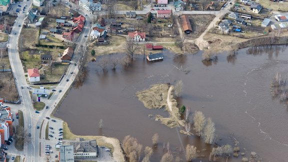 Plūdi Strenčos, Valmierā un Carnikavā