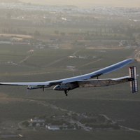 Pēc 70 stundu pārlidojuma 'Solar Impulse 2' sasniedz Spāniju