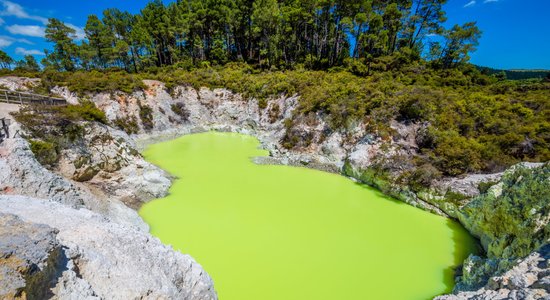 Foto: Velna vanna – koši zaļš ezers Jaunzēlandē