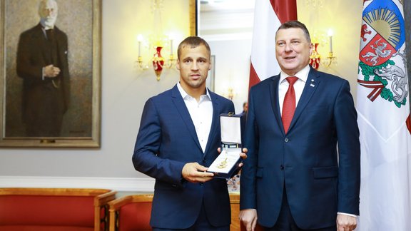 Mairis Briedis saņem Triju Zvaigžņu ordeni