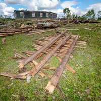 Virpuļviesulī nopostītā Balvu novada zemnieku saimniecība premjeram lūdz valsts atbalstu