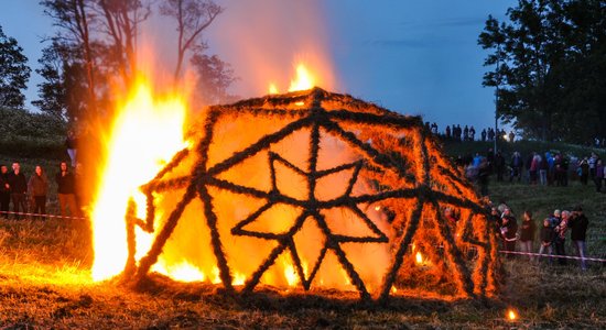 Madonas pusē saulgriežus sagaidīs Uguns skulptūru festivālā