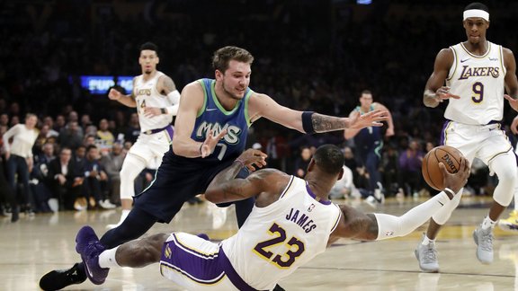 Basketbols, NBA spēle: Dalasas Mavericks (Kristaps Porziņģis) - Losandželosas Lakers - 3