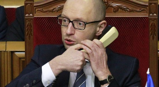 Яценюк обвинил Порошенко в политической нестабильности Украины
