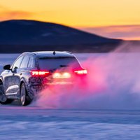 'Audi' testē sērijveida ražošanas 'Q6 e-tron' prototipu tālajos ziemeļos