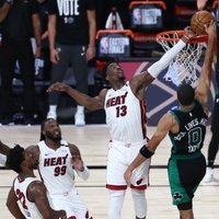 Video: Adebajo ar vienu no skaistākajiem blokiem NBA 'play-off' vēsturē glābj 'Heat'