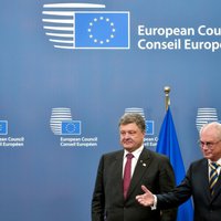 ES atliek sankciju ieviešanu; novēros situāciju Ukrainā