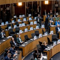 Video: Austrijas galēji labējie pamet parlamenta zāli Zelenska uzrunas laikā