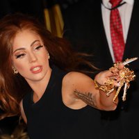 Леди Гага исполнит "экспериментальный" трибьют Боуи на церемонии "Грэмми"