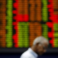 Паника на биржах Китая: власти страны пытаются помешать спаду