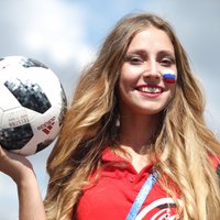 FIFA nobīstas: Krieviju nediskvalificē, bet aizliedz spēlēt zem sava karoga