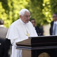 Папа Римский извинился за действия священников-педофилов