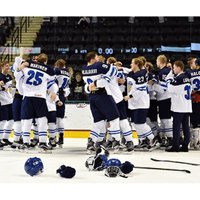 Somijas U-18 hokejisti pasaules čempionāta finālā sagrauj Zviedriju