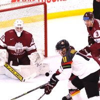 Laviņa divi vārti neglābj Latvijas U-20 hokejistus no zaudējuma PČ ģenerālmēģinājumā