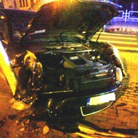 ФОТО: Водитель Audi врезался в фонарный столб - машина всмятку